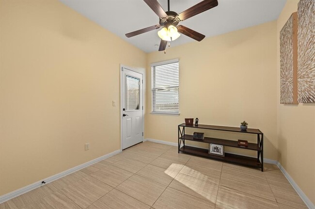 Building Photo - 9515 Tanager Way