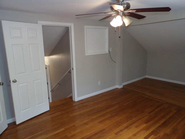 Building Photo - 286 Zandale Dr