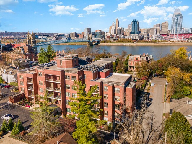 Building Photo - 323 E 2nd St