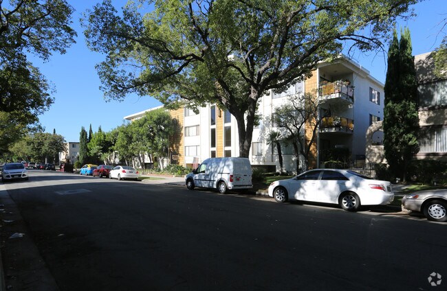 Building Photo - Kenwood Terrace