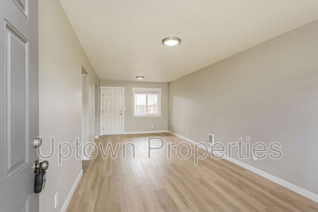 Building Photo - 466 N Adair St