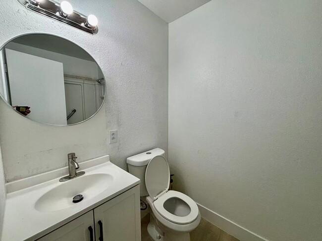 Building Photo - refreshed single-story home