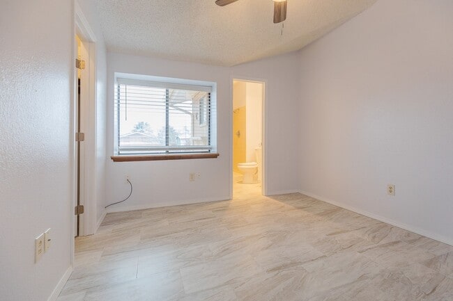Building Photo - Comfortable 2 Bed 2 Bath - Pet Friendly & New Amenities!