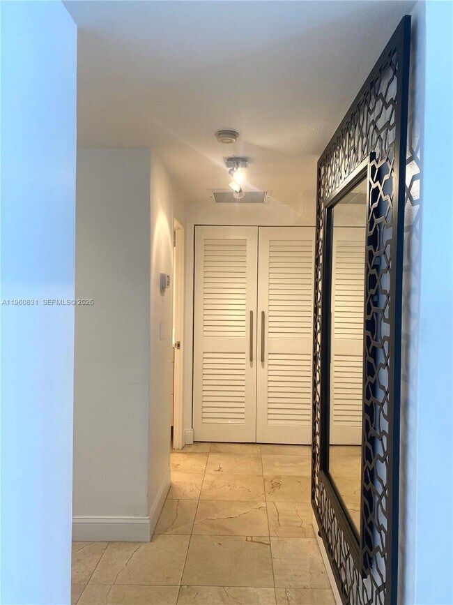 Building Photo - 1408 Brickell Bay Dr