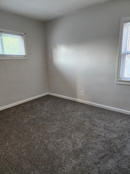 Building Photo - 215 E 500 N