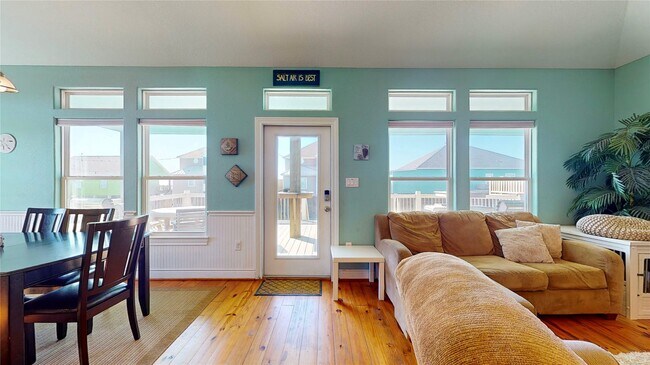 Building Photo - 1121 Blue Water Dr