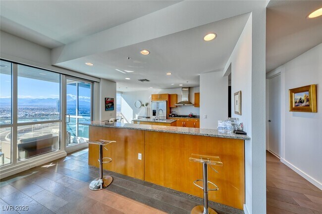 Building Photo - 4525 Dean Martin Dr