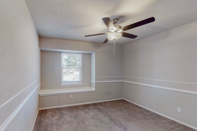 Building Photo - Available June 1st! 3 Bedroom 2 Bath East ...