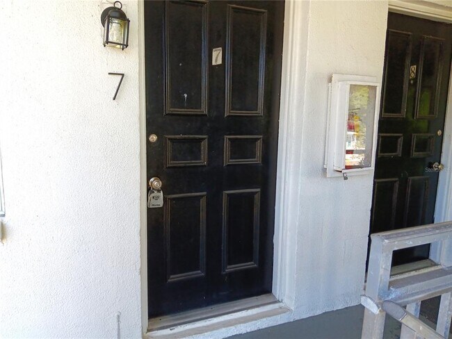 Building Photo - 116 Southwest Jefferson Cir N