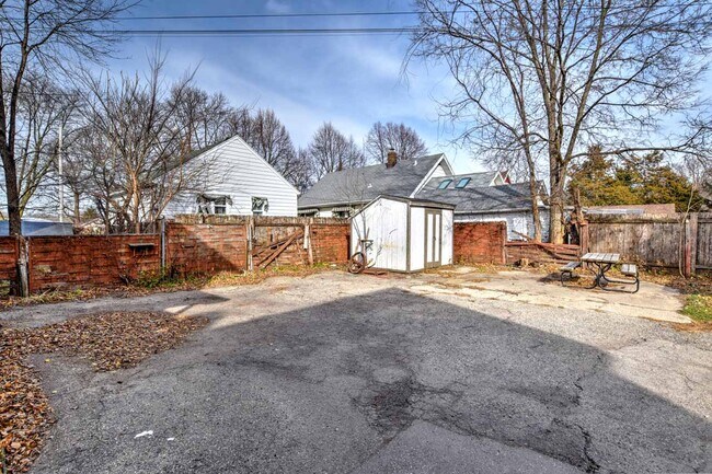 Building Photo - 117 N 1st St