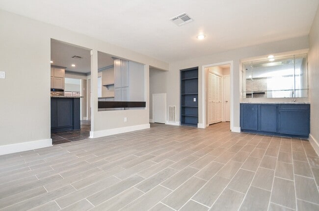 Building Photo - 12510 Seaswept Dr