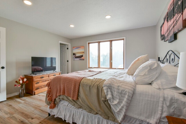 Building Photo - 350 Campbell Point Rd