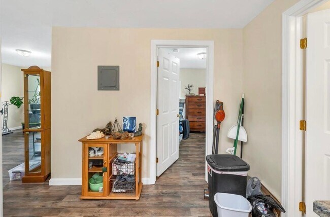 Building Photo - 106 Messer St