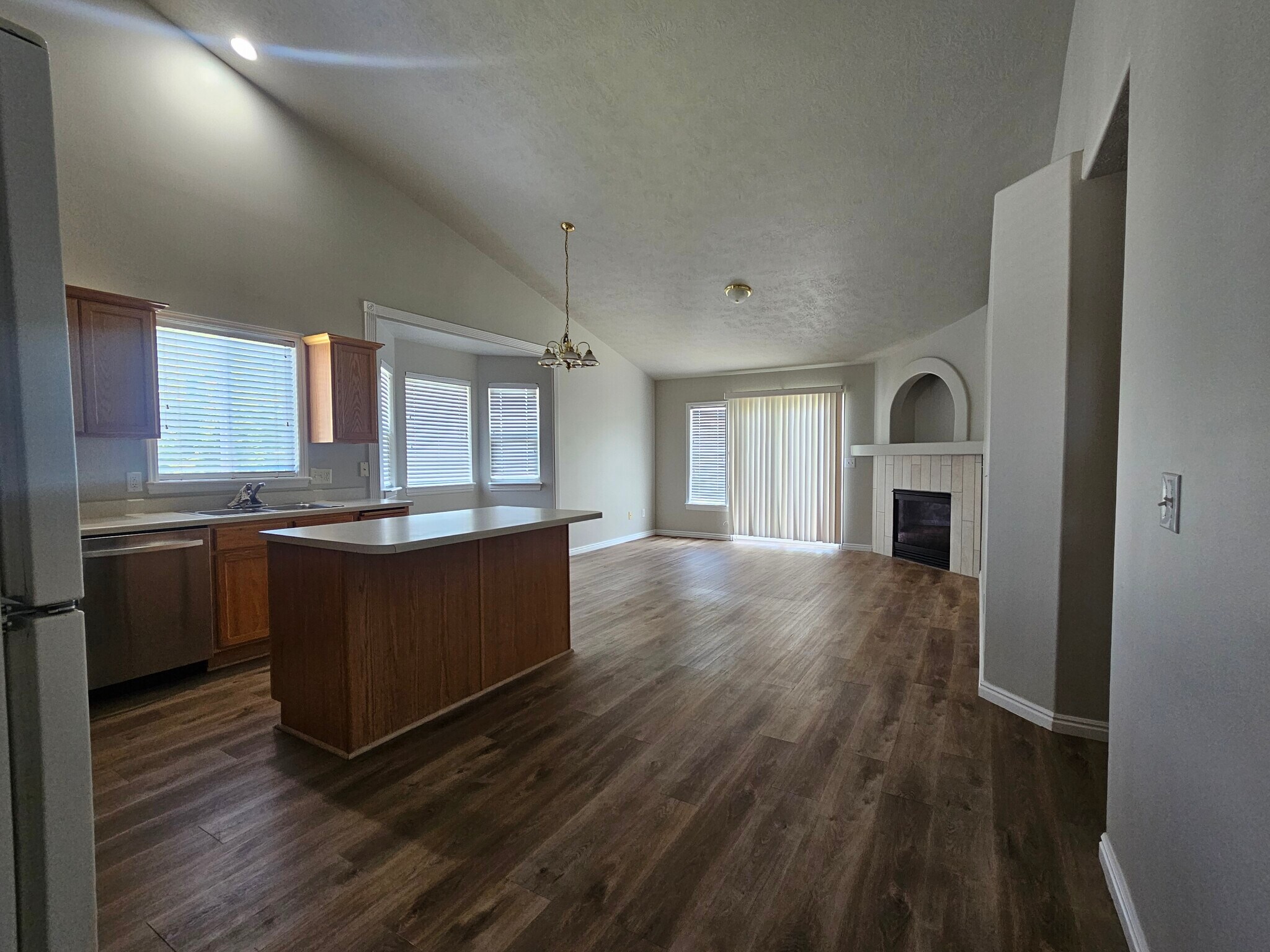 Building Photo - 6663 S High Bluff Dr