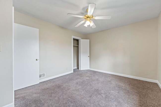 Building Photo - Beautiful Townhome on Anderson