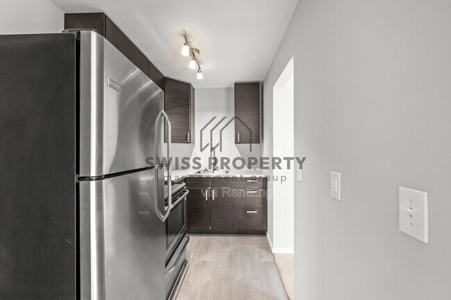 Building Photo - 1155 Edgehill Rd