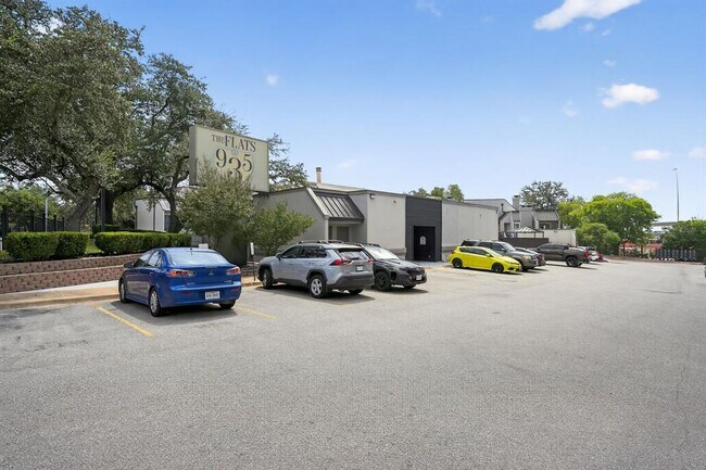 Building Photo - 935 La Posada Dr