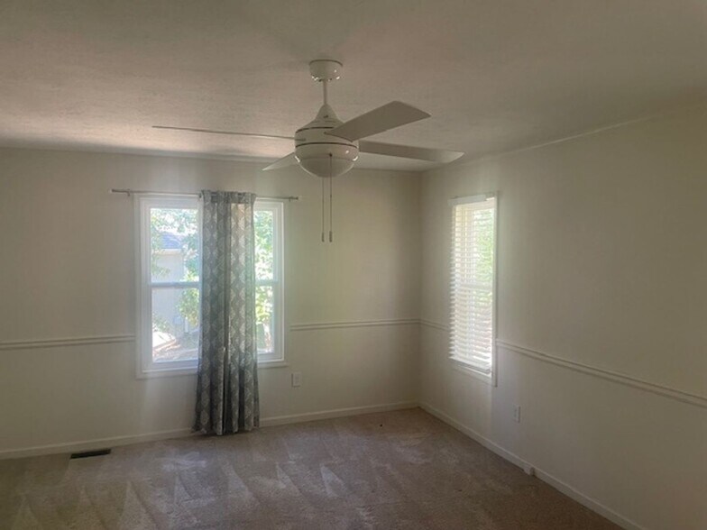 Building Photo - 5197 Woodmont Dr