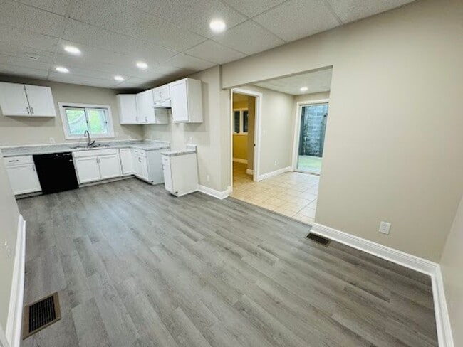 Building Photo - 363 Mansion Ave