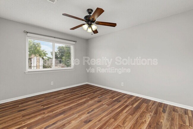Building Photo - 2042 Gascony Parc Dr