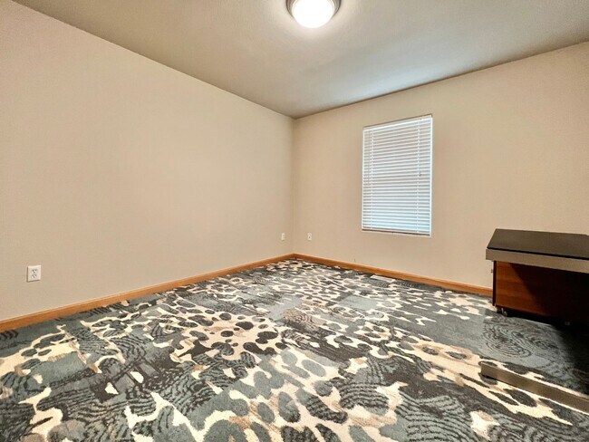 Building Photo - Charming 3-Bedroom Windsor Home: Comfort, Style, and Convenience Await!