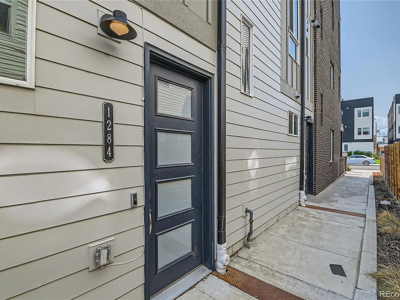 Building Photo - 1284 Stuart St