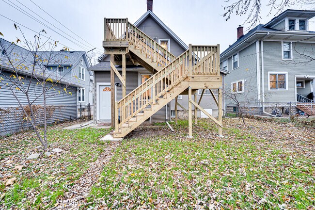 Building Photo - 735 Sexton St