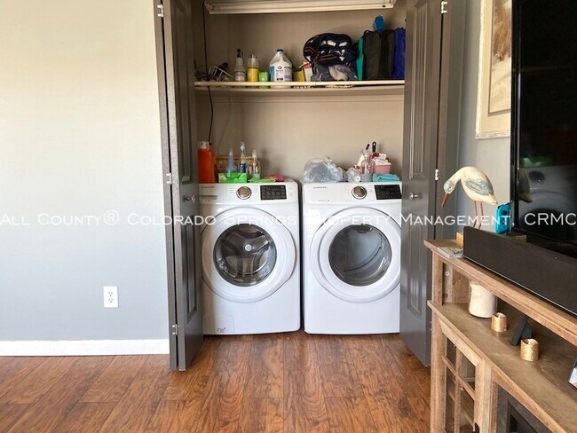 Building Photo - 5020 Wainwright Dr