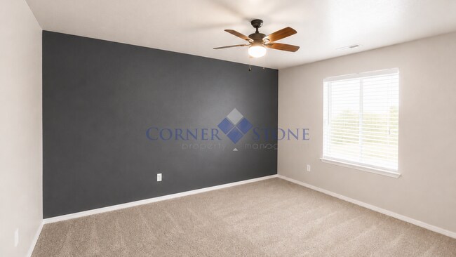 Building Photo - Great home in central location!