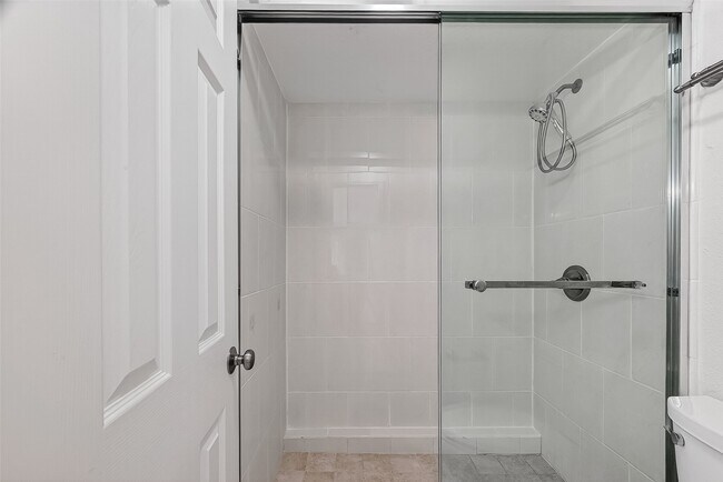 Building Photo - 7505 Memorial Woods Dr