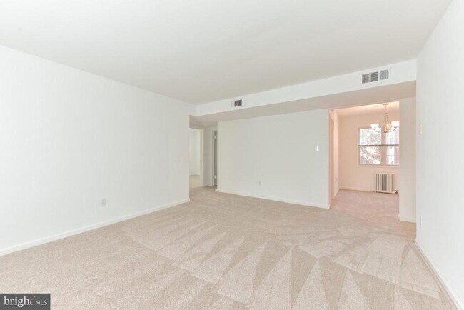 Building Photo - 1423 N Nash St