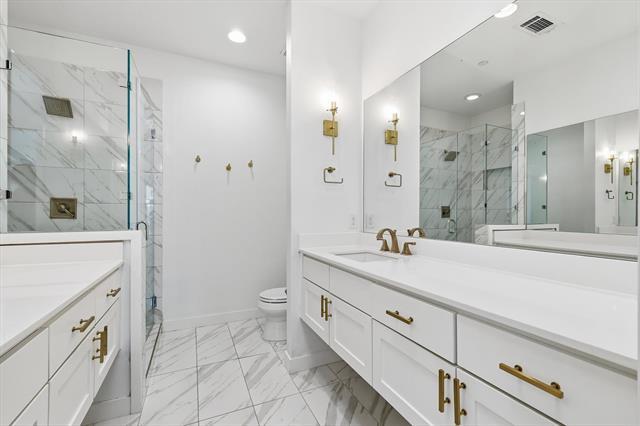 Building Photo - 2111 Bennett Ave