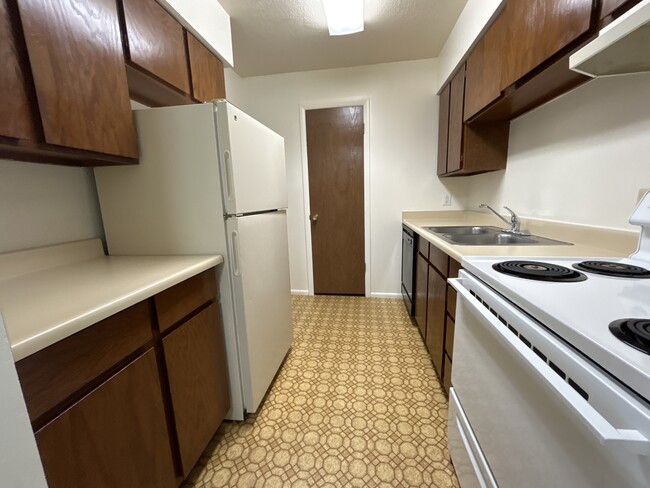 Primary Photo - 93 S Valley Dr