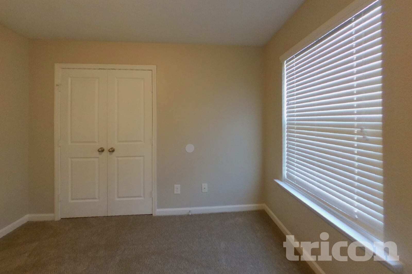 Building Photo - 2300 Shady Dr
