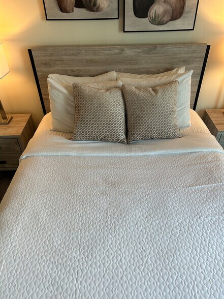 Building Photo - 357 W Martin Luther King Jr Blvd