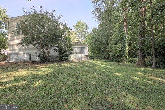 Building Photo - 6431 Brentford Dr