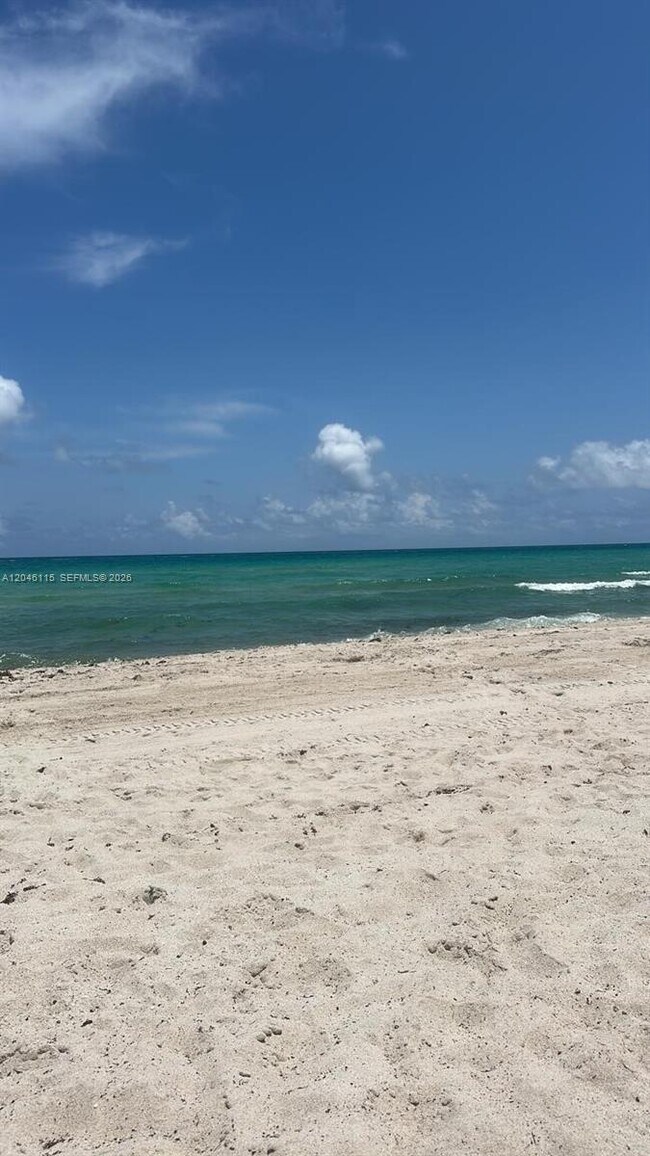 Building Photo - 5757 Collins Ave