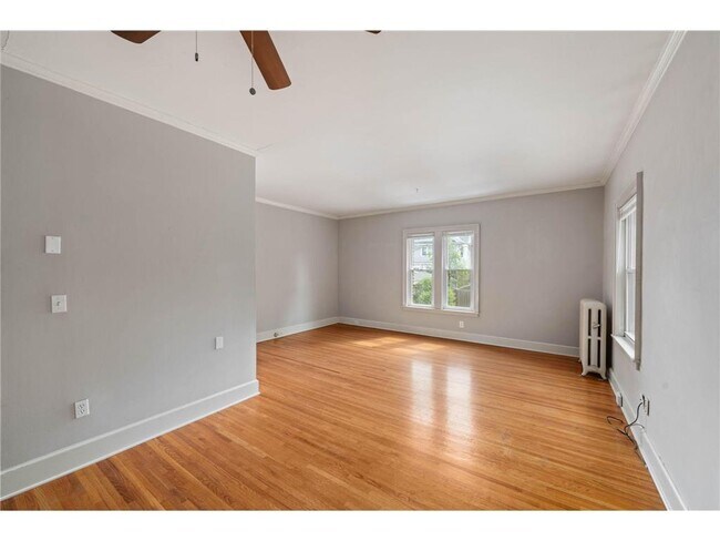 Building Photo - 2733 Girard Ave S