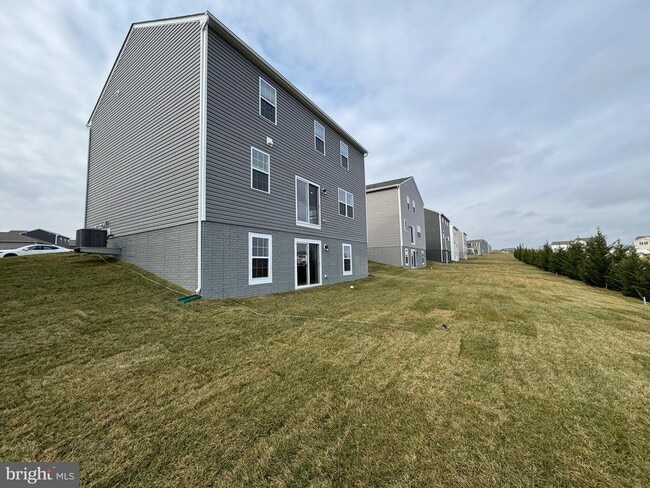 Building Photo - 38 Hemingway Ter