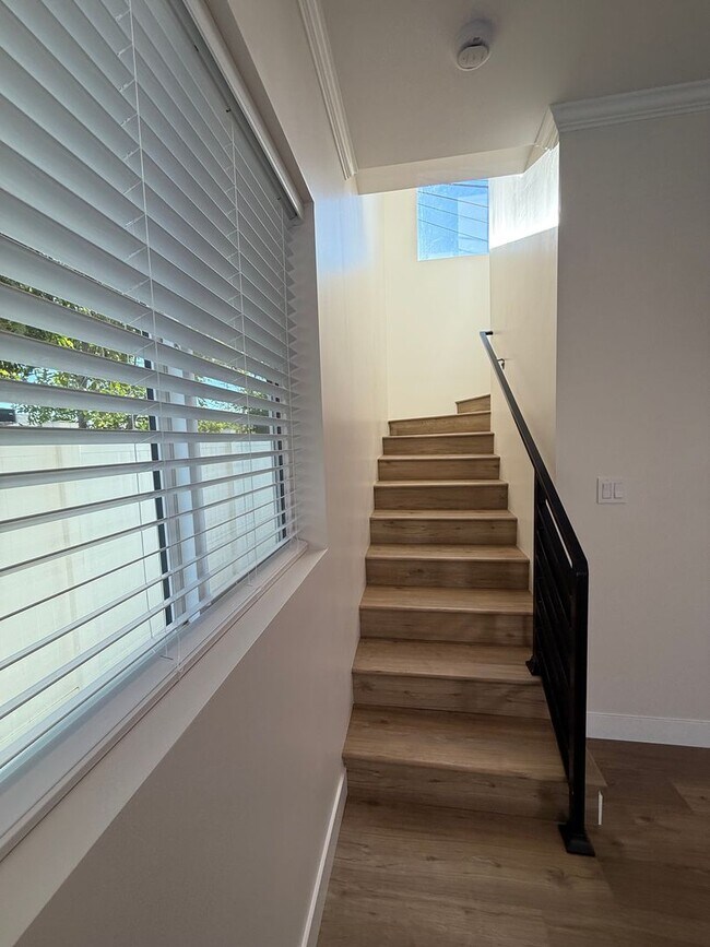 Building Photo - All solar new construction 3/3 house