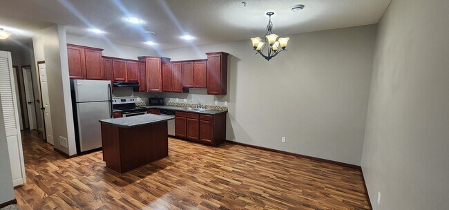 Building Photo - 5782 Overlook Ln