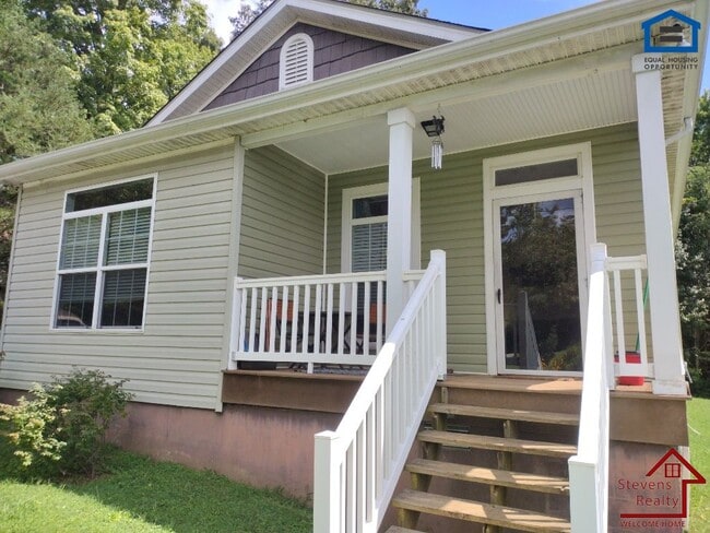 Building Photo - 925 Crescent Dr