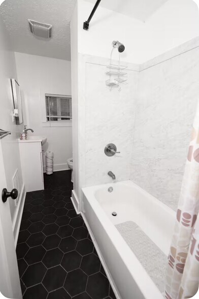 Building Photo - 645 Eastern Ave