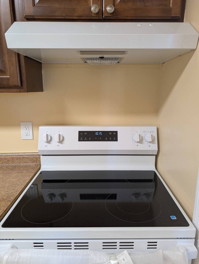 Building Photo - 815 NW River Shores Blvd