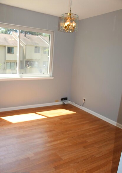 Building Photo - 2678 Glengyle Dr