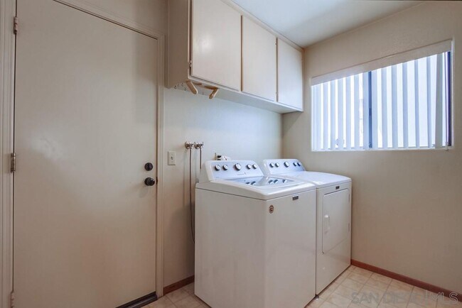 Building Photo - 11742 Avenida Sivrita