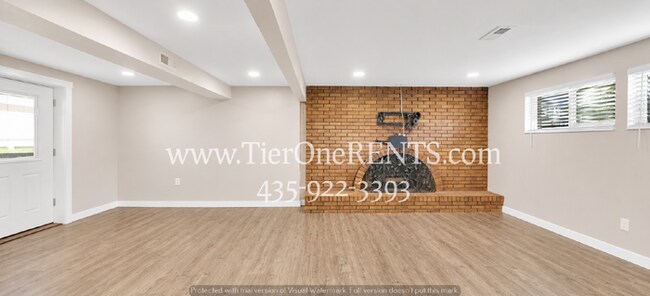 Building Photo - This property offers a NO DEPOSIT option available for qualified renters!