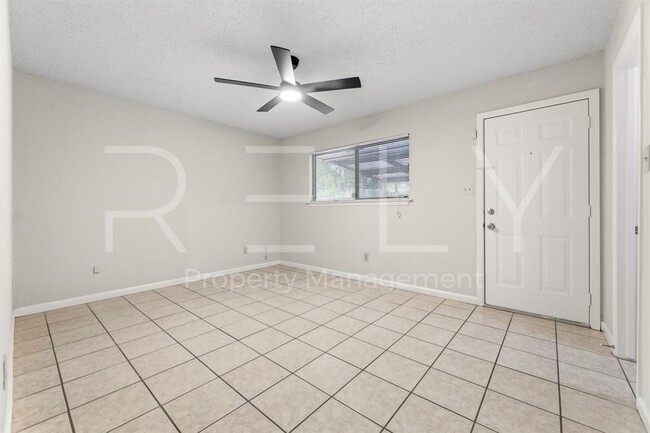 Building Photo - 1005 Milford Way
