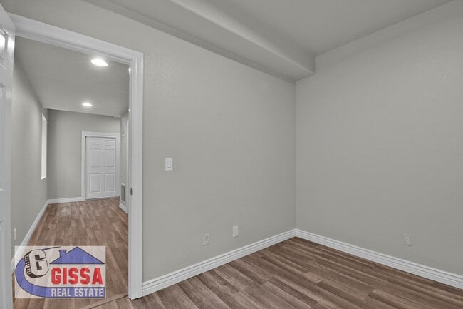 Building Photo - 1043 Longspur Ln