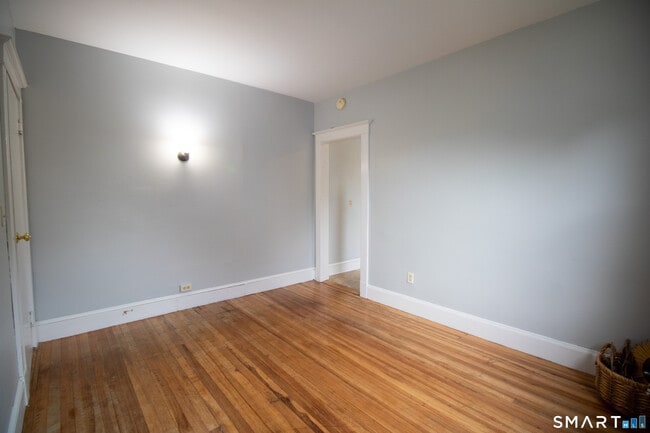 Building Photo - 88 Riverview Ave